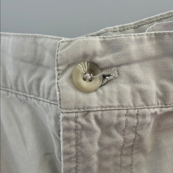 Columbia Sportswear Company Cream Athletic Shorts with Relaxed Fit Size 34 - Picture 7 of 9